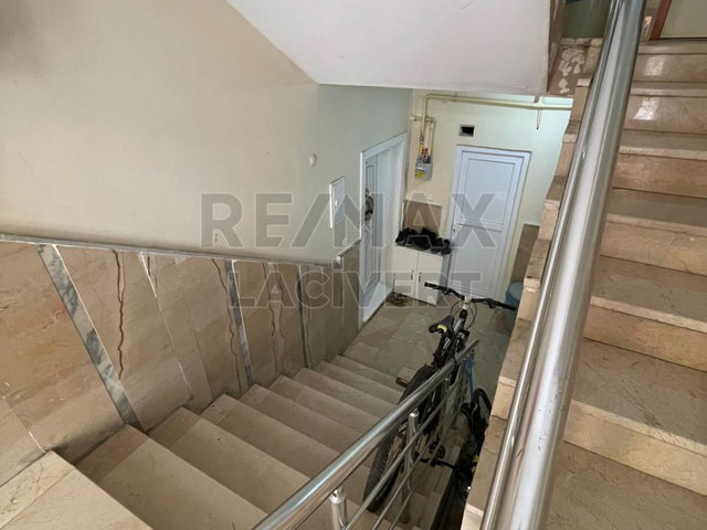 RE/MAX LACIVERT'TEN KAYAKYOLU'NDA SATILIK 4+1 SATILIK