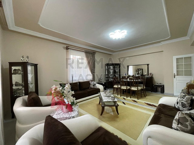 RE/MAX LACIVERT'TEN KAYAKYOLU'NDA SATILIK 4+1 SATILIK