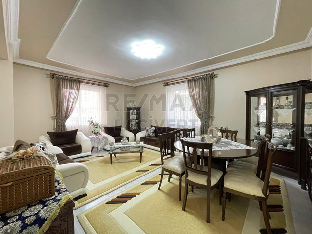RE/MAX LACIVERT'TEN KAYAKYOLU'NDA SATILIK 4+1 SATILIK