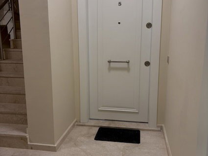 CADDEBOSTAN PLAJ YOLU SOKAK'TA SIFIR BİNADA 3+1 KİRALIK DAİRE