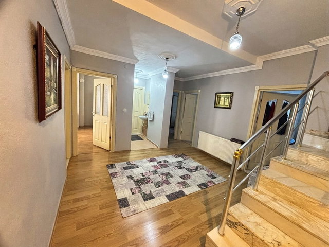 RE/MAX KANYON MERKEZI KONUMDA GENIŞ 5+1 DUBLEKS