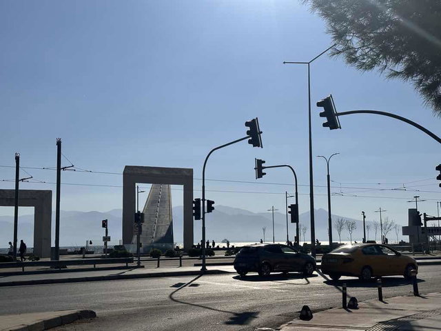 KARŞIYAKA ÇAMLIK SOKAK GENİŞ 3+1 SAHİLE 2. APARTMAN - OTOPARK ASANSÖR