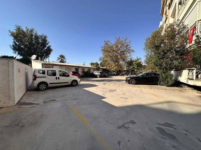 KARŞIYAKA ÇAMLIK SOKAK 3+1 GENIŞ KIRALIK DAIRE OTOPARK ASANSÖR ￼