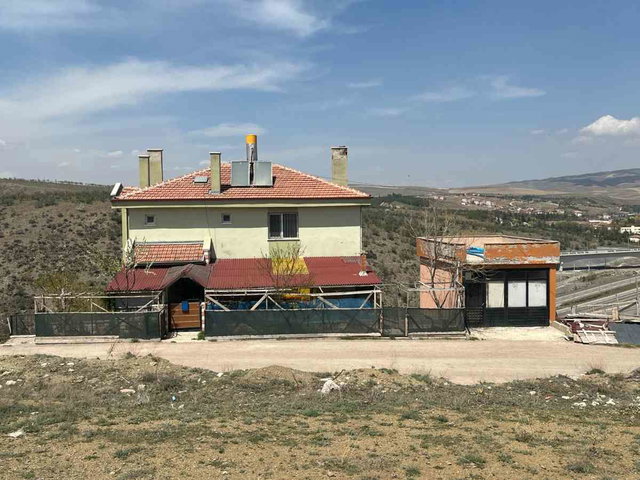 MAMAK LALAHAN KARŞIYAKA MAH 3. DAİRELİ SATILIK MÜSTAKİL EV