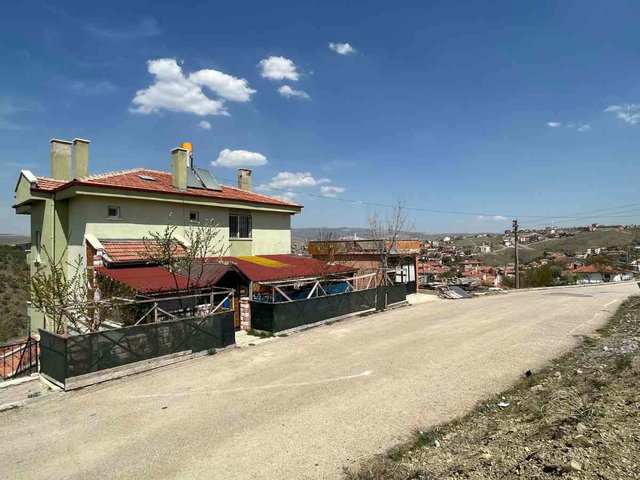MAMAK LALAHAN KARŞIYAKA MAH 3. DAİRELİ SATILIK MÜSTAKİL EV