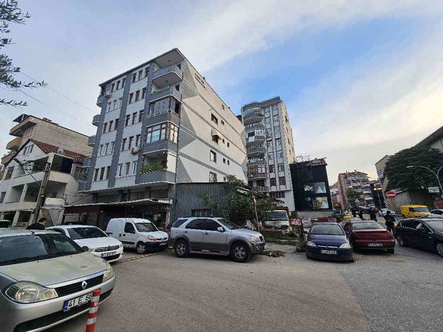 GÖLCÜK MERKEZ KREDİ/EMİN FİNANSA UYGUN ASANSÖRLÜ 3+1 SATILIK DAİRE