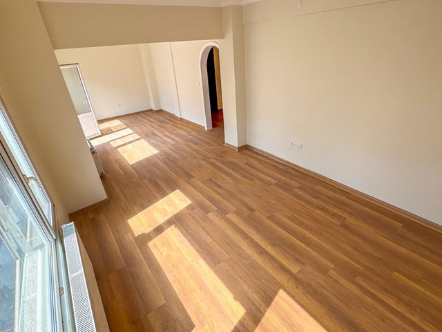 KALAMIŞ SAHİLE YAKIN 35M² SALONLU, ÇİFT BALKONLU, YENİLENMİŞ 2+1