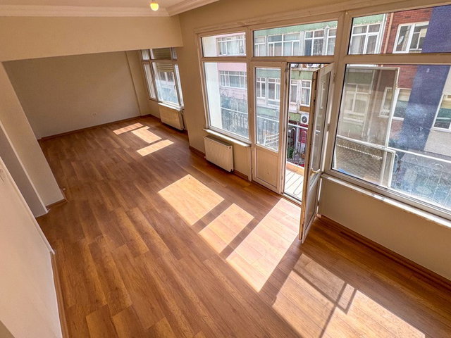 KALAMIŞ SAHİLE YAKIN 35M² SALONLU, ÇİFT BALKONLU, YENİLENMİŞ 2+1