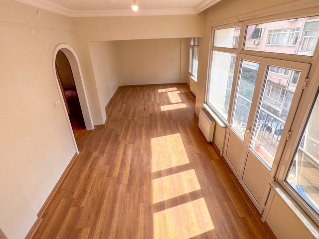 KALAMIŞ SAHİLE YAKIN 35M² SALONLU, ÇİFT BALKONLU, YENİLENMİŞ 2+1
