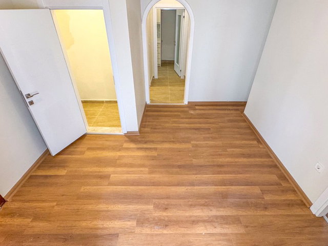 KALAMIŞ SAHİLE YAKIN 35M² SALONLU, ÇİFT BALKONLU, YENİLENMİŞ 2+1