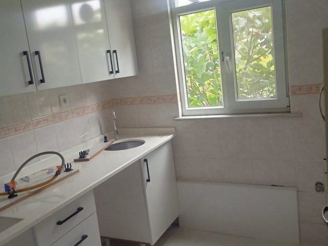 ÇAYIROVA ÖZGÜRLÜK MAHALLESİNDE 2+1 KİRALIK ARA KAT DAİRE
