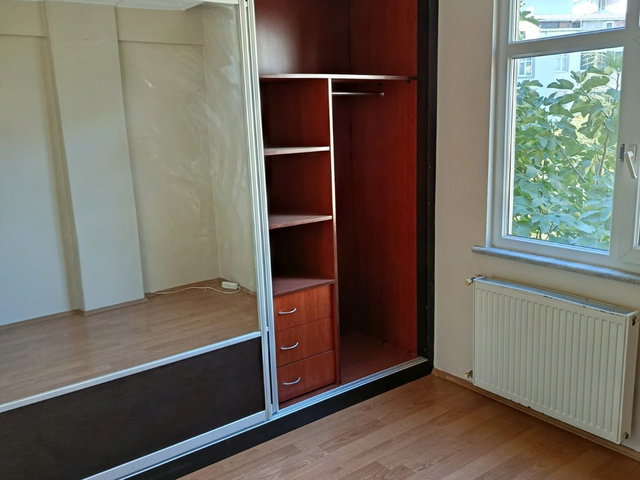 ÇAYIROVA ÖZGÜRLÜK MAHALLESİNDE 2+1 KİRALIK ARA KAT DAİRE