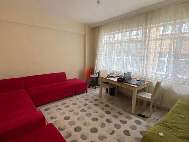 GAZİ CADDESİNE YAKIN SATILIK 2+1