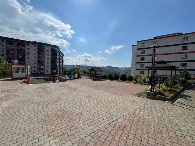 BOSTANCI 'DA DENIZ MANZARALI GENIŞ SITE İÇI 3+1 SATILIK DAIRE