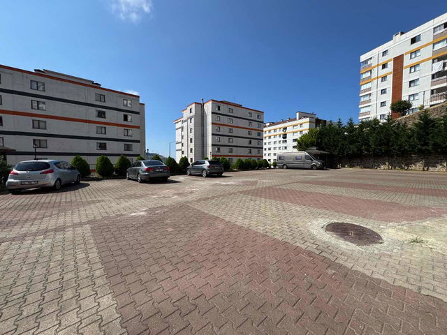 BOSTANCI 'DA DENIZ MANZARALI GENIŞ SITE İÇI 3+1 SATILIK DAIRE