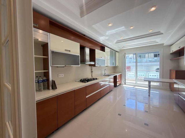 FLORYA ŞENLİKKÖY 4+1,320 M², TEMİZ , BAKIMLI , TADİLATLI SATILIK DAİRE