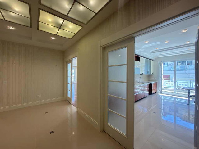 FLORYA ŞENLİKKÖY 4+1,320 M², TEMİZ , BAKIMLI , TADİLATLI SATILIK DAİRE