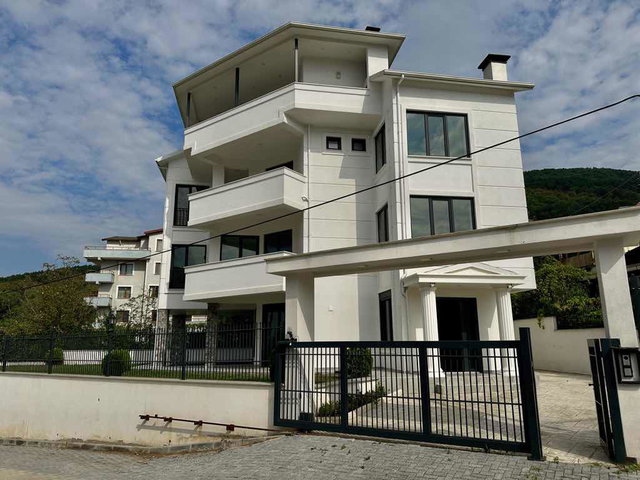 BAHÇECİKTE ÖZEL TASARIM MÜSTAKİL VİLLA