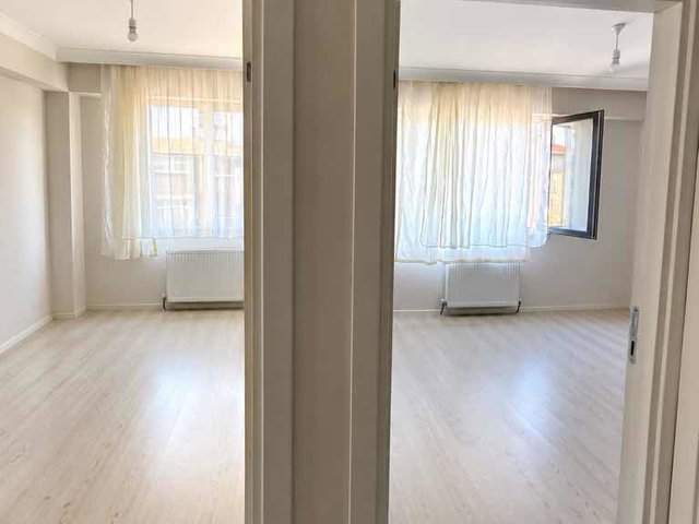 TUZLA İÇMELER’DE E-5’E YÜRÜME MESAFESİNDE 2+1 KİRALIK DAİRE