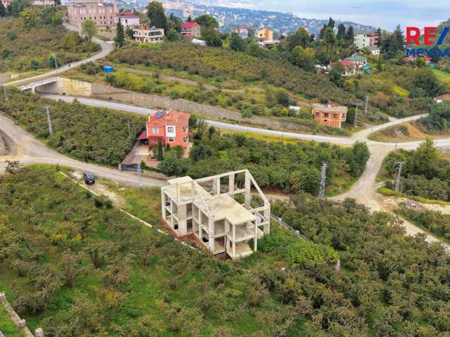 UĞURLU - KARŞIYAKA SINIRINDA DENIZ MANZARALI KARKAS İKIZ VILLA