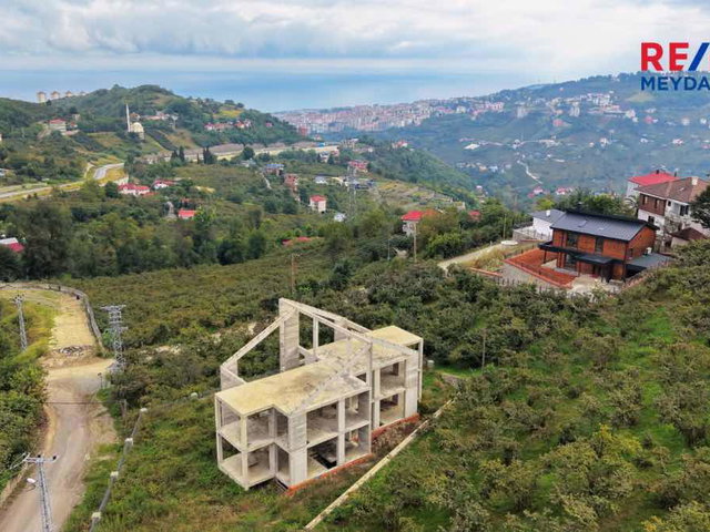 UĞURLU - KARŞIYAKA SINIRINDA DENIZ MANZARALI KARKAS İKIZ VILLA