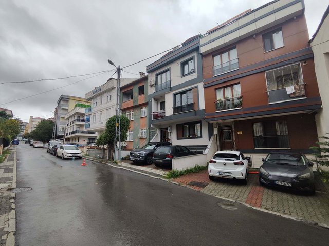 METRO & E-5 YAKINI GÜNEY CEPHE İSKANLI SATILIK ARA KAT 1+1 DAİRE