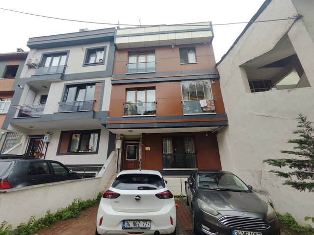 METRO & E-5 YAKINI GÜNEY CEPHE İSKANLI SATILIK ARA KAT 1+1 DAİRE