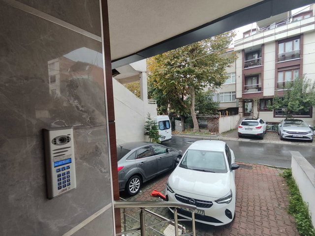 METRO & E-5 YAKINI GÜNEY CEPHE İSKANLI SATILIK ARA KAT 1+1 DAİRE