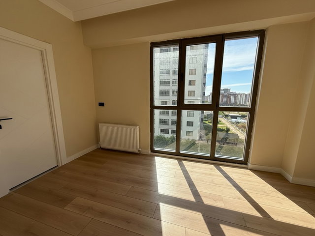 ÇORLU’DA SIFIR 2+1 KİRALIK DAİRE | 2 BANYO, BALKON, MERKEZİ ISITMA (PAY ÖLÇER)