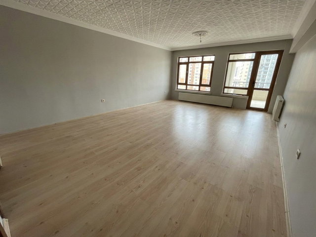 GENİŞ PEYZAJ ALANLI SİTEDE ARA KATTA 3+1 KİRALIK DAİRE