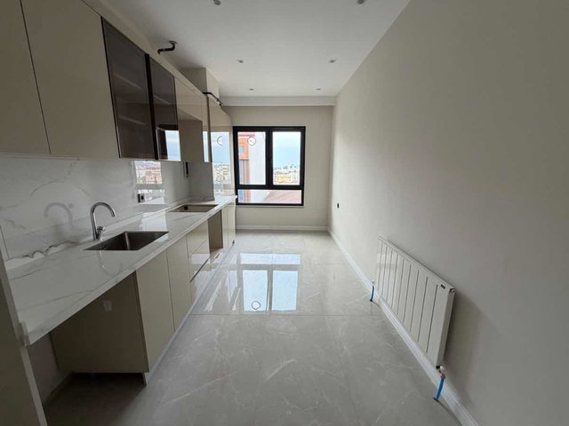 ÇAYIROVA FATİH CADDESİNE LÜKS KİRALIK 4+1 DUBLEX DAİRE.