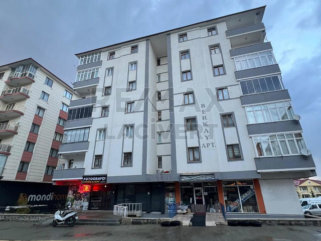 RE/MAX LACİVERT'TEN YILDIZKENT SATILIK 4+1 DAİRE