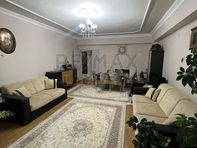 RE/MAX LACİVERT'TEN YILDIZKENT SATILIK 4+1 DAİRE