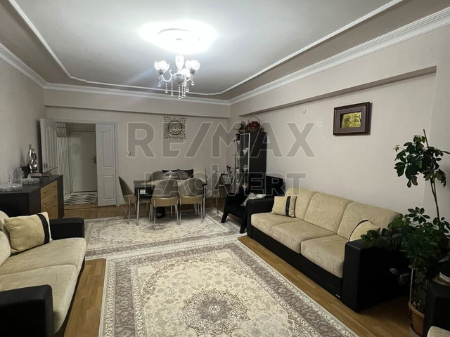 RE/MAX LACİVERT'TEN YILDIZKENT SATILIK 4+1 DAİRE