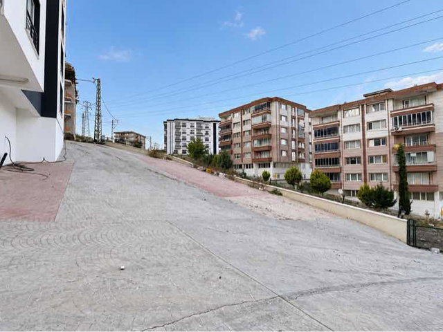 REMAX PARLA BARLAS GÜRLER'DEN SIFIR KİRALIK 1+1 DAİRE