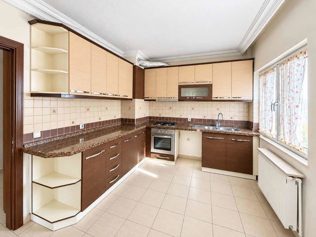 ANADOLU SİTESİ’NDE GENİŞ VE KULLANIŞLI BOŞ 3+1 DAİRE