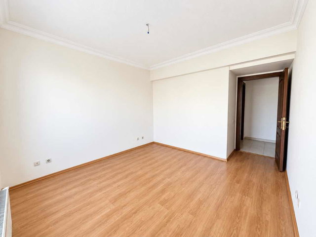 ANADOLU SİTESİ’NDE GENİŞ VE KULLANIŞLI BOŞ 3+1 DAİRE