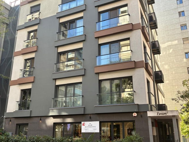 ERENKÖY SAHILDE  MÜKEMMEL KONUMDA GENIŞ AYDINLIK FERAH KATTA TEK