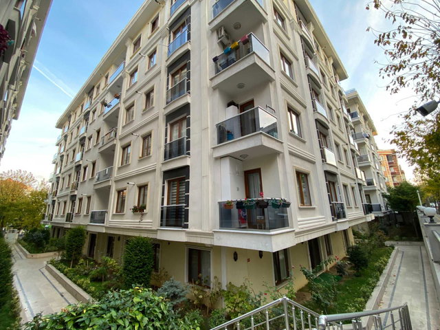 BAHÇELİEVLER AB YAŞAM EVLERİ SİTESİNDE KİRALIK 1+1 KAPALI OTOPARK