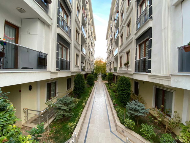 BAHÇELİEVLER AB YAŞAM EVLERİ SİTESİNDE KİRALIK 1+1 KAPALI OTOPARK