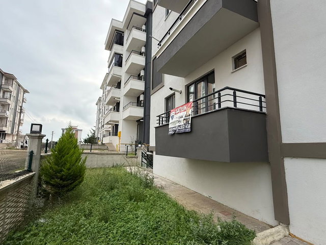 REMAX RAHŞAN ÇAM'DAN| TOPLU KONUT BULVARINDA SATILIK GENIŞ 1+1 DAIRE