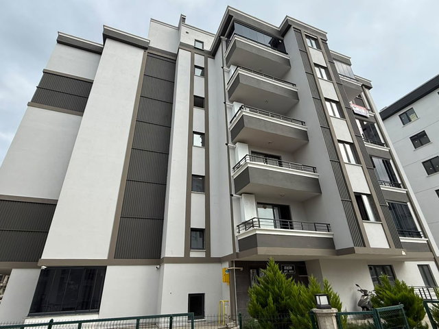 REMAX RAHŞAN ÇAM'DAN| TOPLU KONUT BULVARINDA SATILIK GENIŞ 1+1 DAIRE