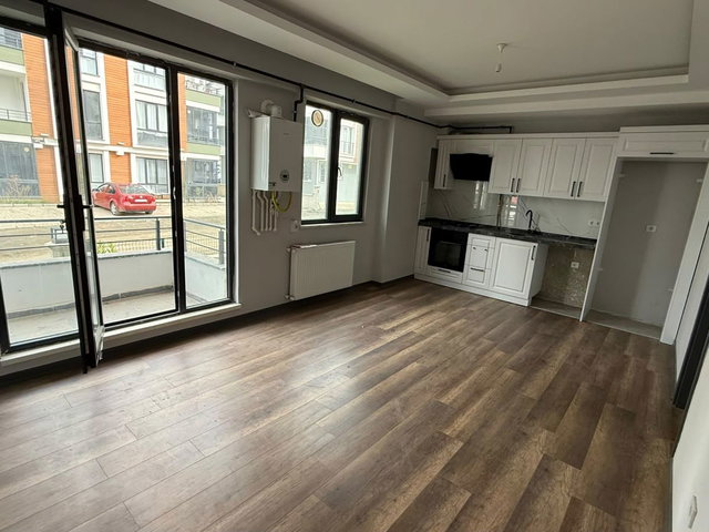REMAX RAHŞAN ÇAM'DAN| TOPLU KONUT BULVARINDA SATILIK GENIŞ 1+1 DAIRE