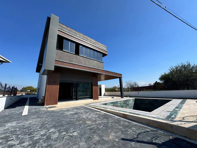 REMAX MİD PAŞAKÖY MAH. 7+1 SATILIK HAVUZLU VİLLA
