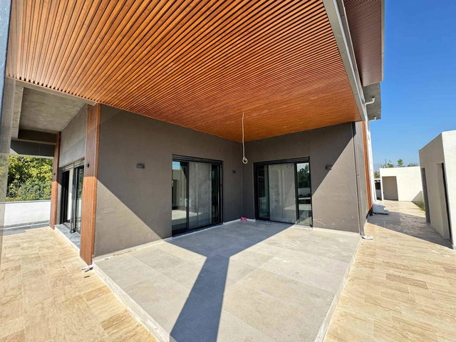 REMAX MİD PAŞAKÖY MAH. 7+1 SATILIK HAVUZLU VİLLA