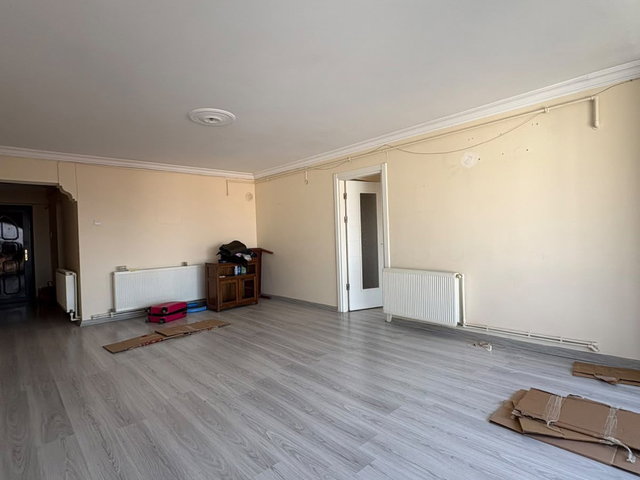 KONAK KÖPRÜ MAHALLESİNDE DENİZ MANZARALI KİRALIK 2+1 DAİRE