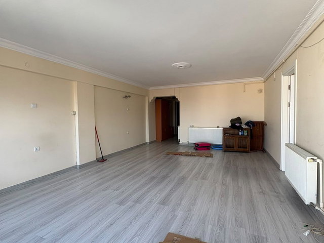 KONAK KÖPRÜ MAHALLESİNDE DENİZ MANZARALI KİRALIK 2+1 DAİRE