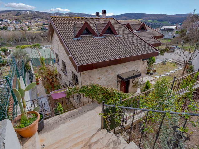 ZEKERİYAKÖY'DE ÖZEL YAPIM SATILIK MÜSTAKİL İKİZ VİLLA