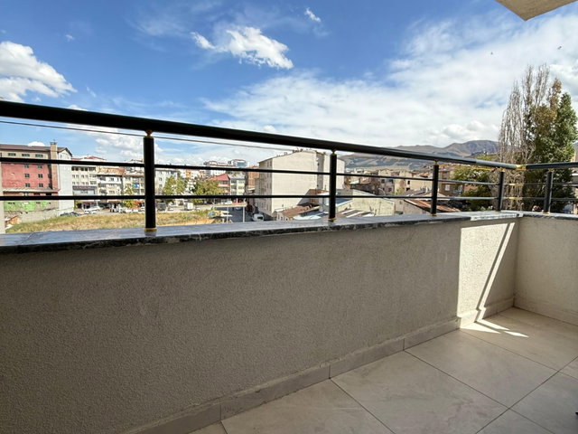 REMAX İLKE'DEN PALANDÖKEN KONUTLARI'NDA 3+1 KİRALIK DAIRE
