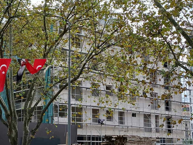 ÇİFTEHAVUZLAR'DA BAĞDAT CADDESİ ÜZERİ SATILIK DAİRE